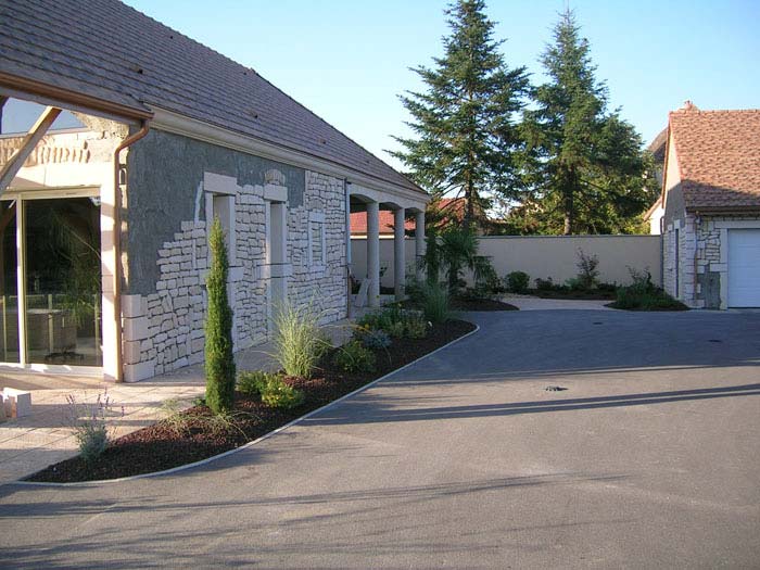 Un univers poétique qui invite à la méditation