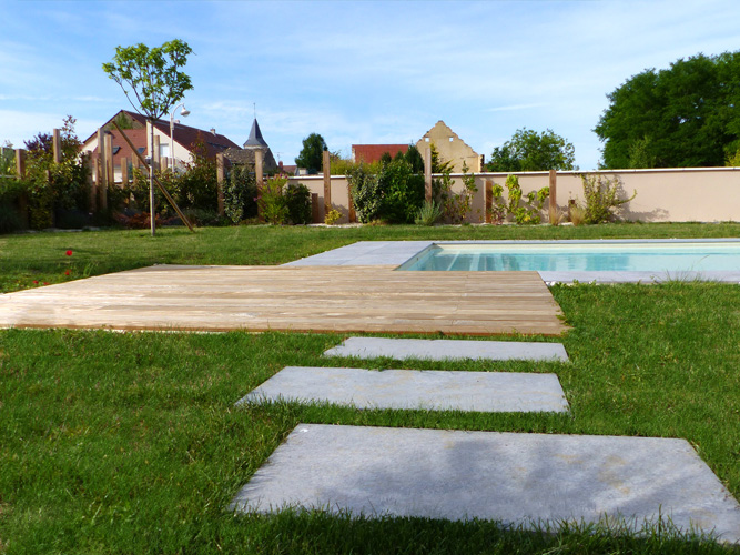 Jardin avec piscine 1