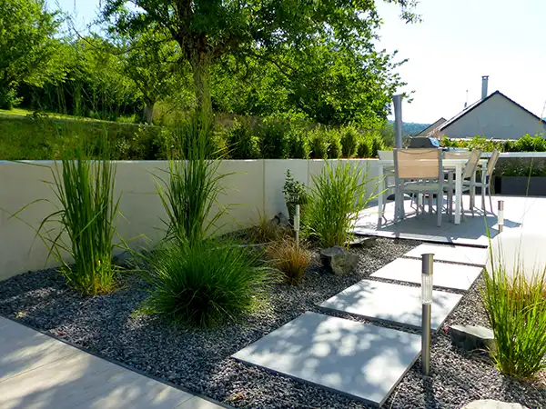 Jardins, cours, terrasses & allées