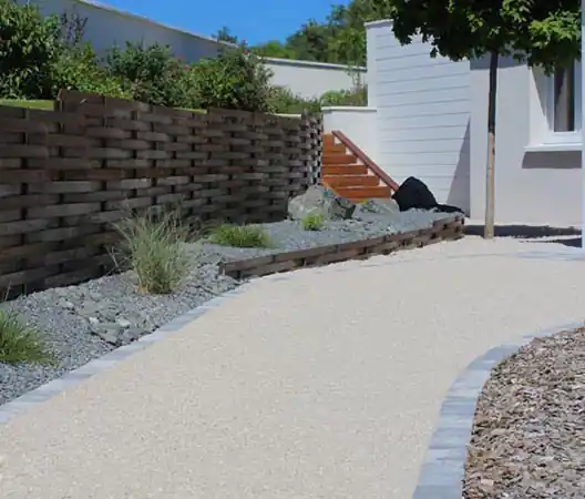 Jardin et béton désactivé