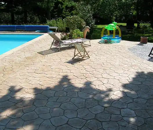 Photo Plage de piscine en béton empreinte à Dijon