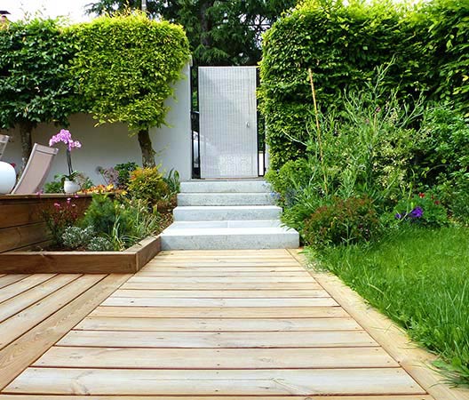 jardin avec terrasse en bois 15