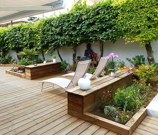 jardin avec terrasse en bois 16