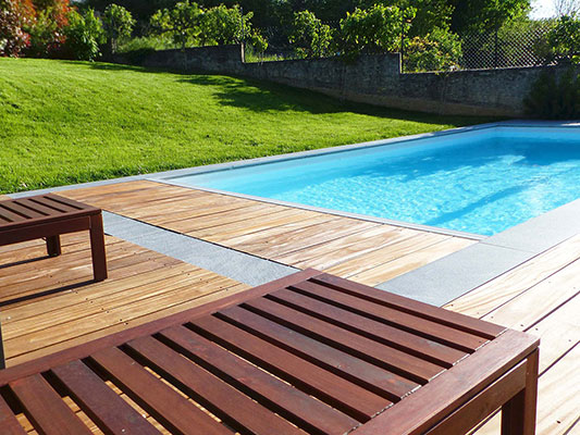 Piscine épurée et espaces de détente