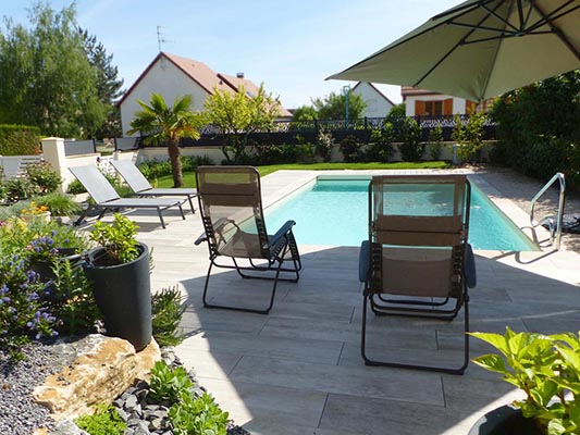 petit jardin  avec piscine à Dijon