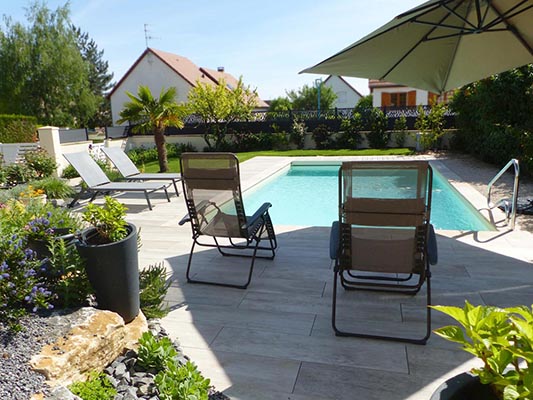 petit jardin avec piscine à Dijon