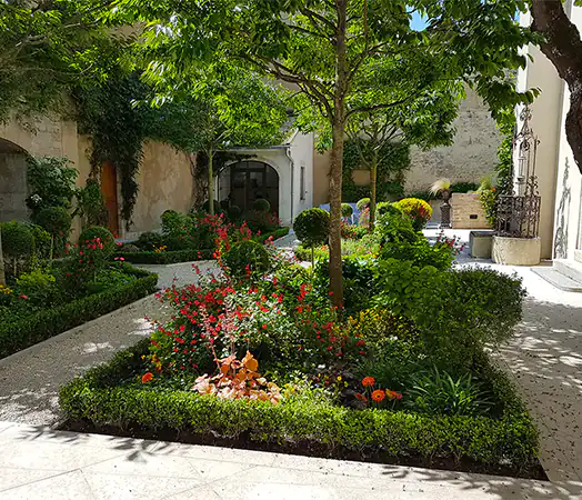 Jardin en cour intérieure à Beaune