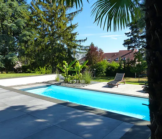 Aménagements autour d'une piscine existante