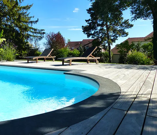 Remplacement des margelles autour d'une piscine existante en Bourgogne