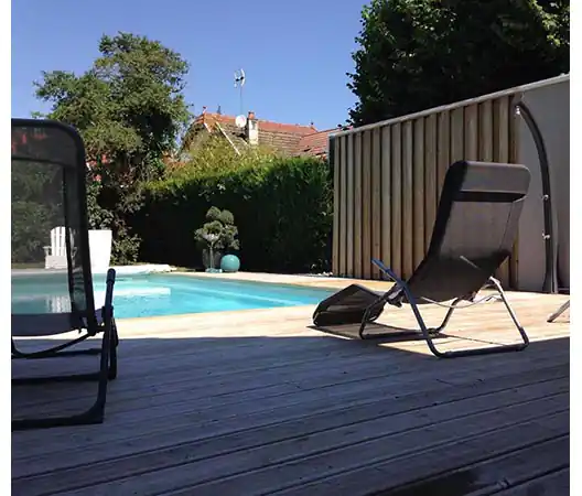 Photo Aménagement de plage de piscine en bois à Dijon