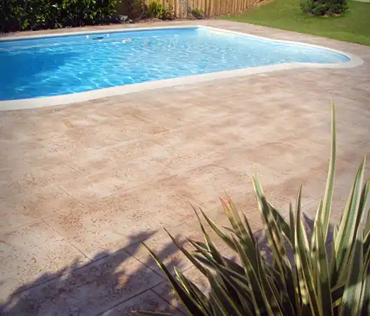 Photo Plage de piscine en béton empreinte