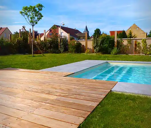 Photo Plage de piscine en bois