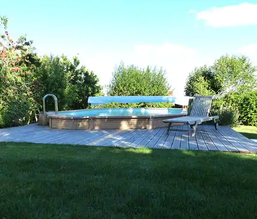 Photo Création d'une plage de piscine en bois à Dijon