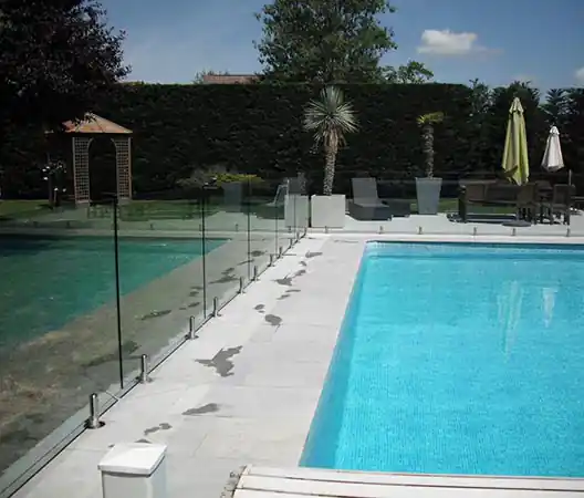 Photo Cloture de sécurité de piscine