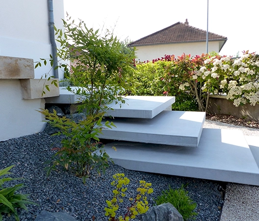 Escalier pierre et béton