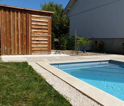 Piscine et abris de jardin
