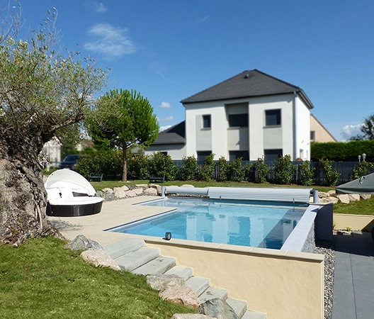 Plage de piscine et espace baignade