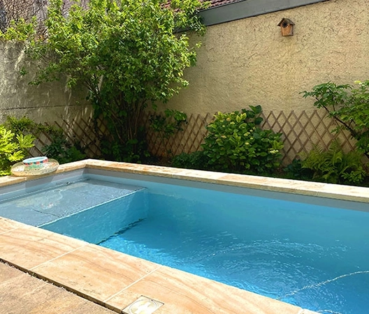 piscine liner gris margelle pierre naturelle