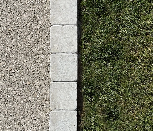 gazon chainage pavé