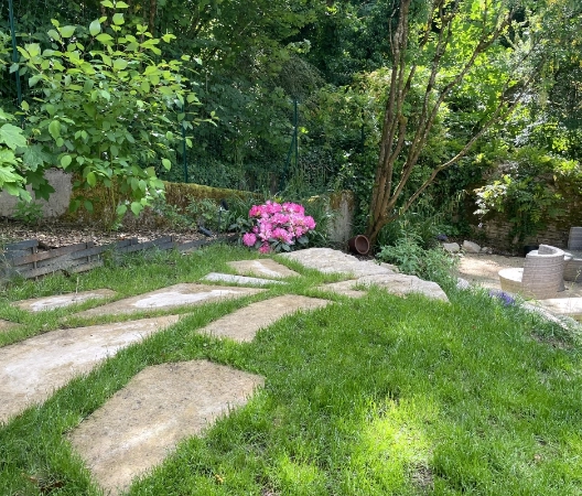 Cheminement en éclater de pierre naturelle