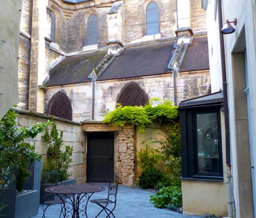 Terrasse et cour de jardin en dalle de pierre 103