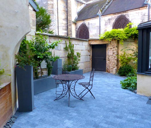Terrasse et cour de jardin en dalle de pierre 104
