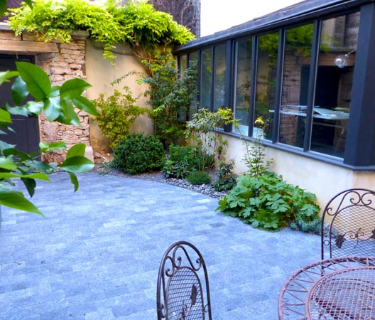 Terrasse et cours de jardin 108