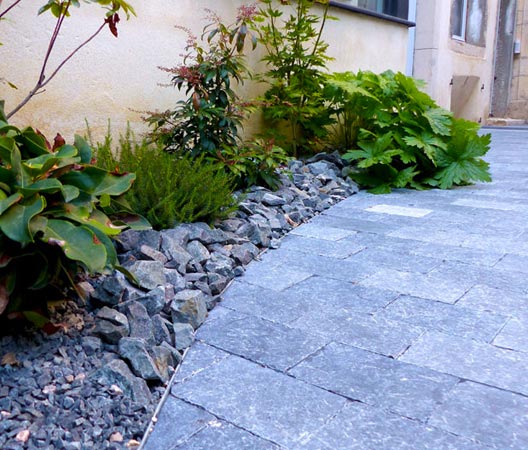Terrasse et cours de jardin 113
