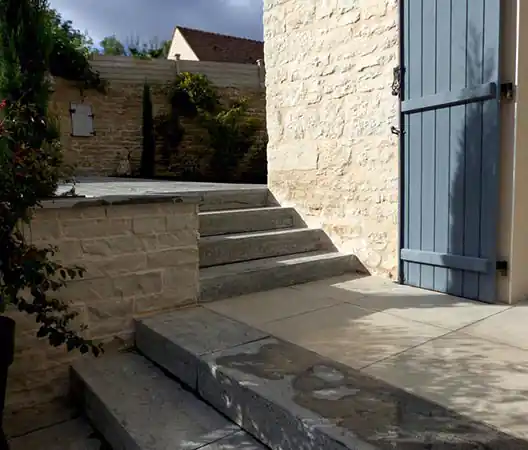 Photo Allée et escaliers en pierre naturelle